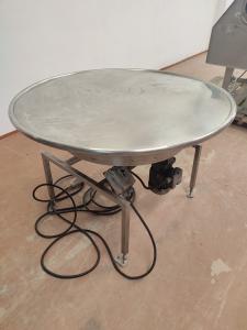 Turning table image
