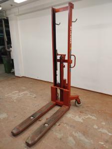 BT pallet truck image