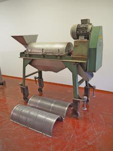 Leonhardt de-stoning / straining system image